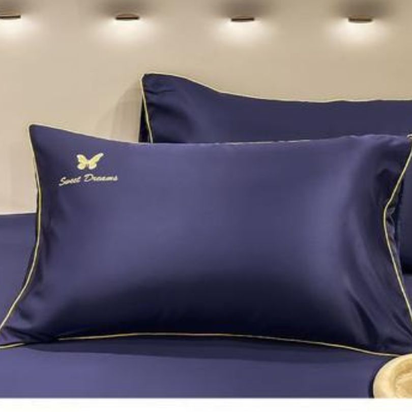 Lenjerie de Pat din Matase cu Pilota – 4 Piese: Eleganta si Rasfat în Dormitorul Tau | COD 0867-S